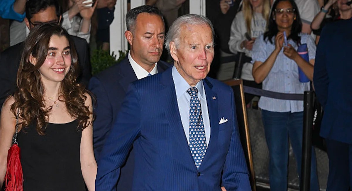 President Biden's Surprise Visit to an Italian Restaurant in NYC's UES (2026)